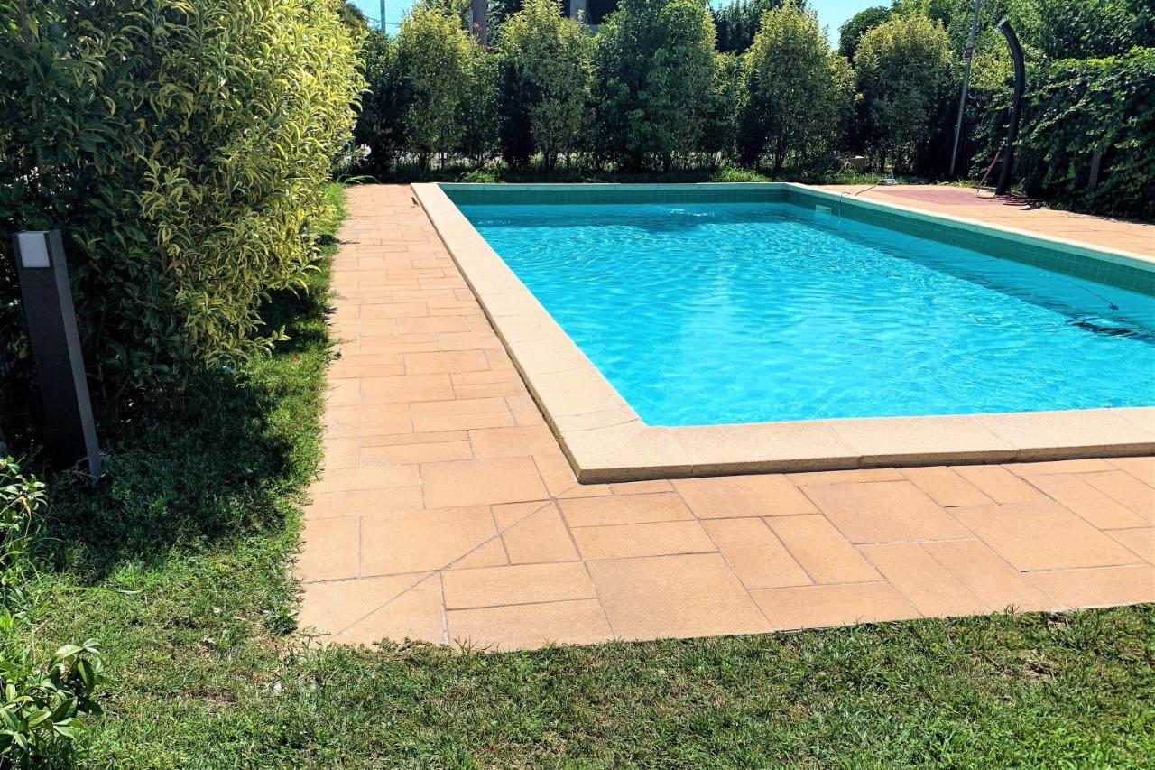 Apartment Charme And Relax With Garden And Swimming Pool Desenzano del Garda Eksteriør billede