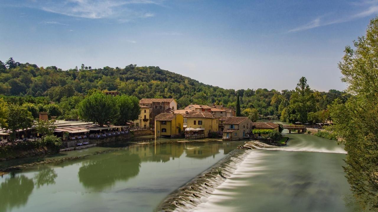 Apartment Charme And Relax With Garden And Swimming Pool Desenzano del Garda Eksteriør billede