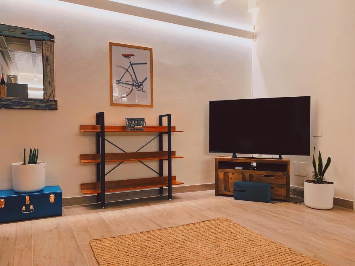 Apartment Charme And Relax With Garden And Swimming Pool Desenzano del Garda Eksteriør billede