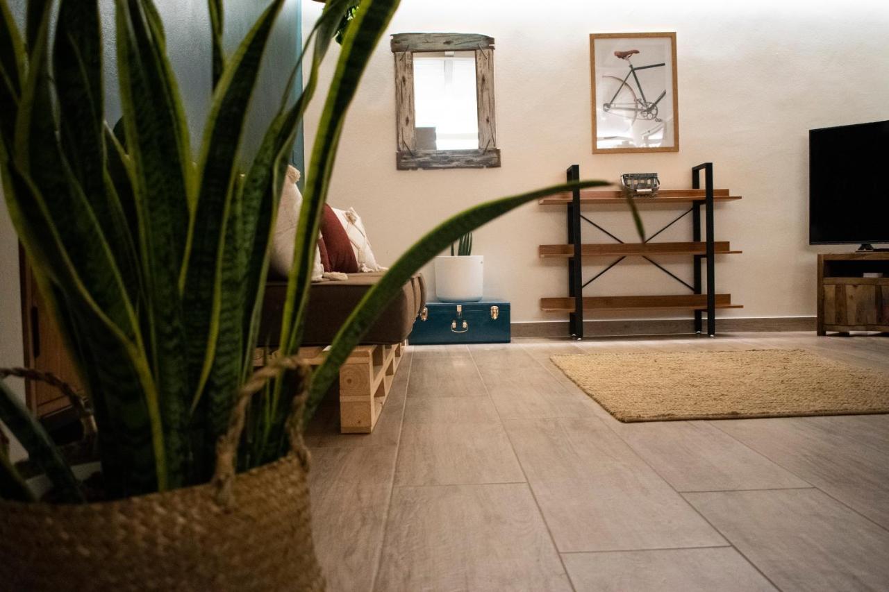 Apartment Charme And Relax With Garden And Swimming Pool Desenzano del Garda Eksteriør billede