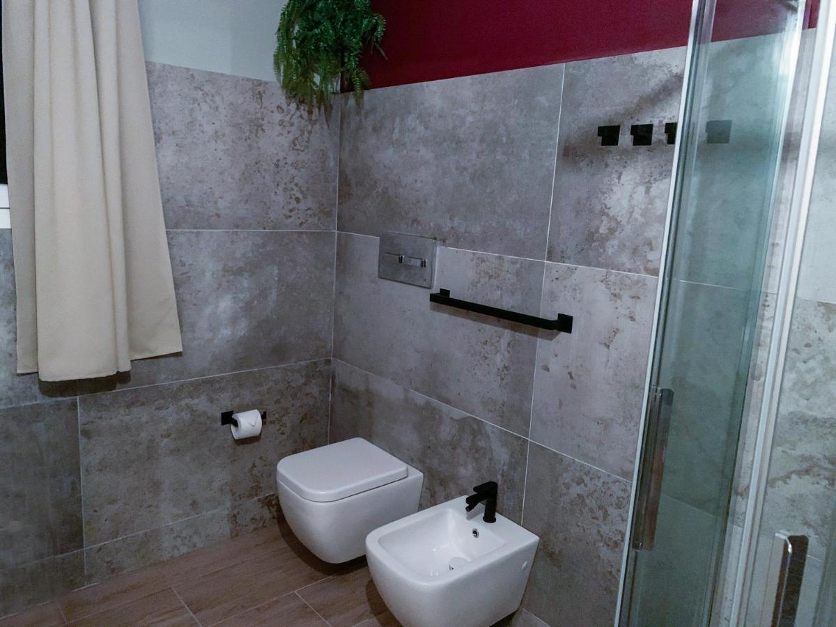 Apartment Charme And Relax With Garden And Swimming Pool Desenzano del Garda Eksteriør billede