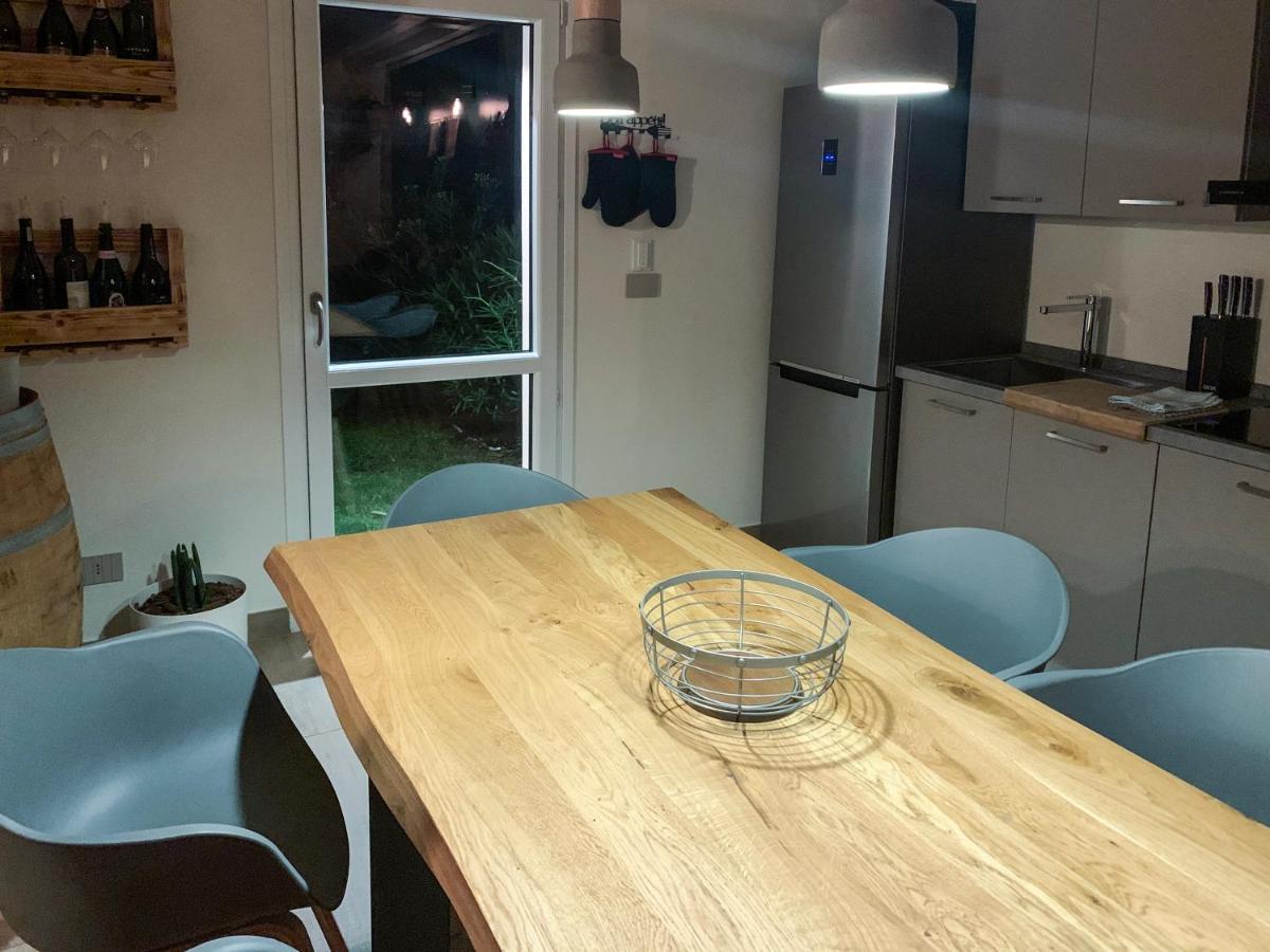 Apartment Charme And Relax With Garden And Swimming Pool Desenzano del Garda Eksteriør billede